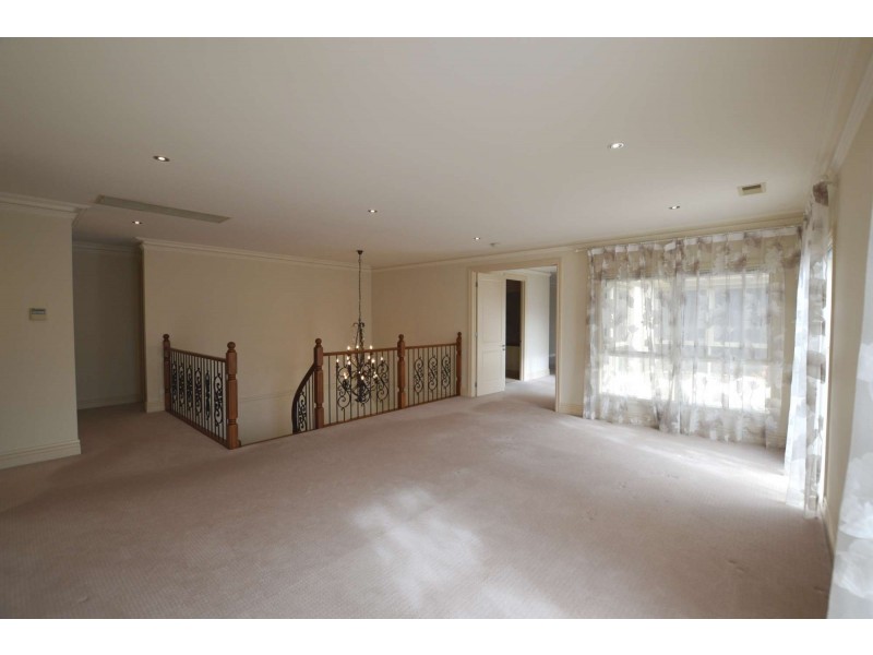 8 Wentworth Ave, Canterbury VIC 3126