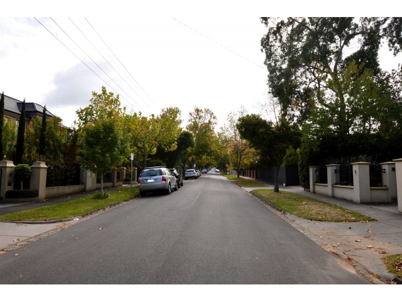 8 Wentworth Ave, Canterbury VIC 3126