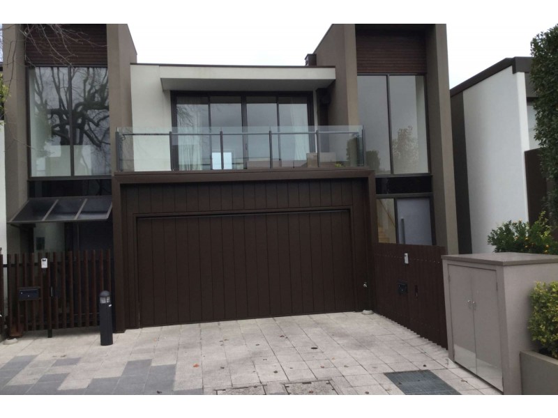 16 Pin Oak Court, Canterbury VIC 3126