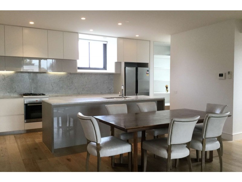 16 Pin Oak Court, Canterbury VIC 3126