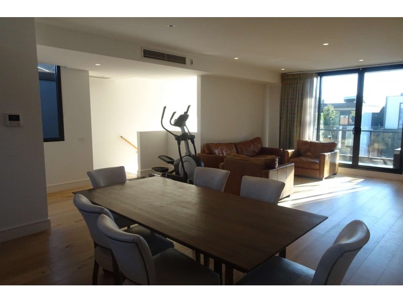 16 Pin Oak Court, Canterbury VIC 3126