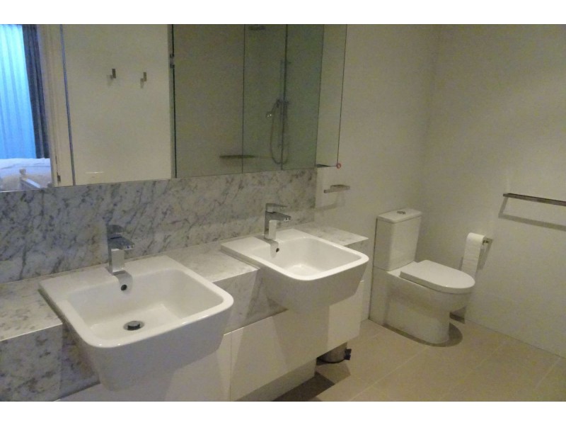 16 Pin Oak Court, Canterbury VIC 3126