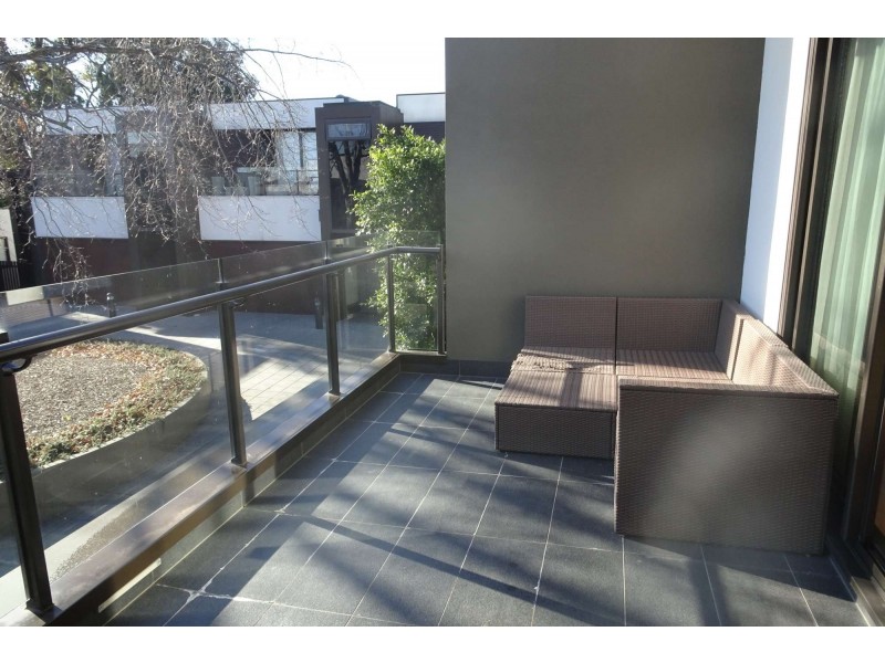 16 Pin Oak Court, Canterbury VIC 3126