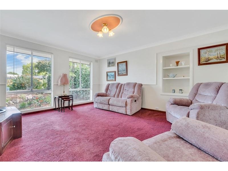 15 Canberra Crescent, Valley View SA 5093