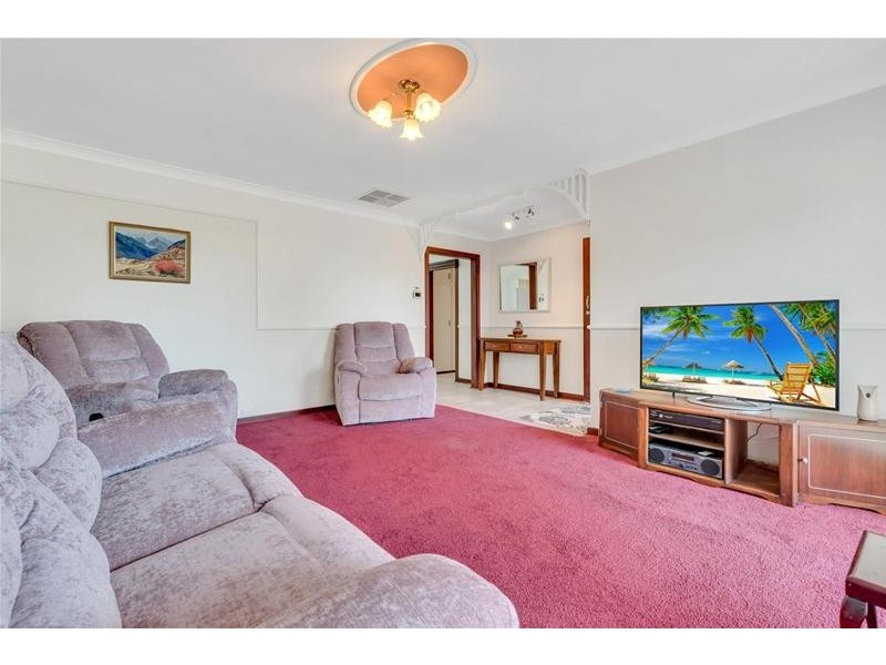 15 Canberra Crescent, Valley View SA 5093