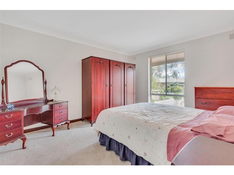 15 Canberra Crescent, Valley View SA 5093