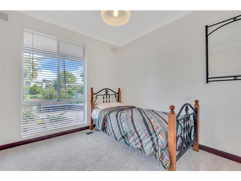 15 Canberra Crescent, Valley View SA 5093
