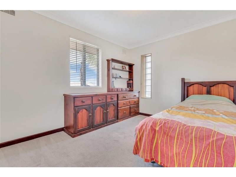 15 Canberra Crescent, Valley View SA 5093