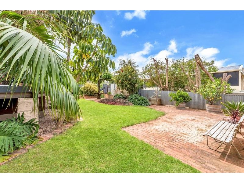 15 Canberra Crescent, Valley View SA 5093