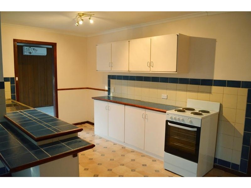 10 Chifley Avenue, Hope Valley SA 5090