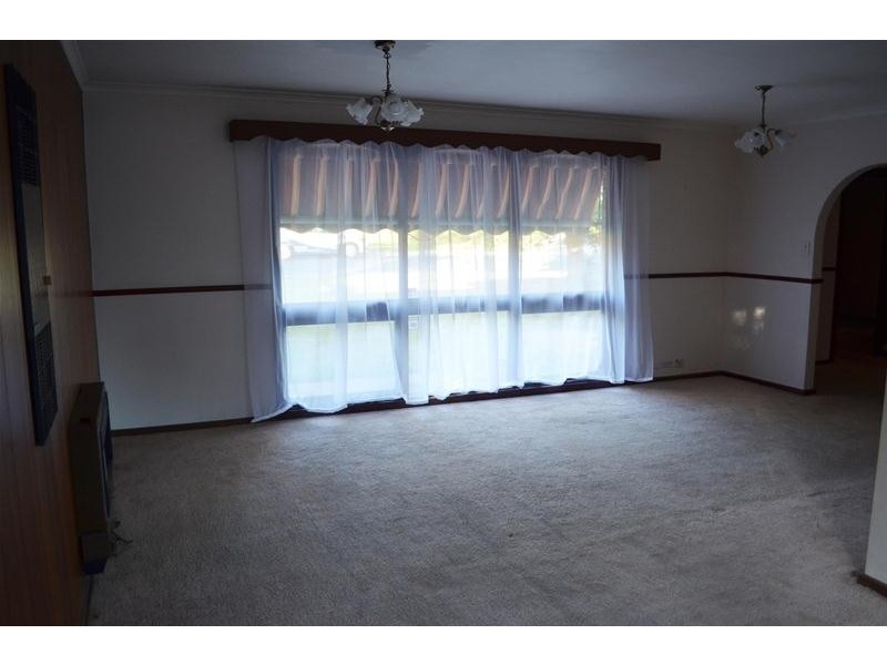 10 Chifley Avenue, Hope Valley SA 5090