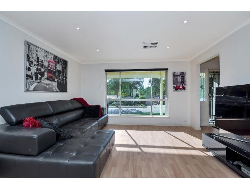 5 Allchurch Avenue, Redwood Park SA 5097