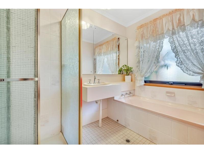 2 Sunny Place, Wynn Vale SA 5127