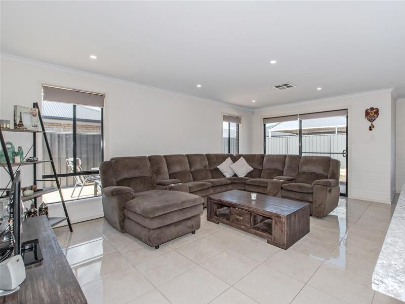 22 Serpentine Circuit, Andrews Farm SA 5114