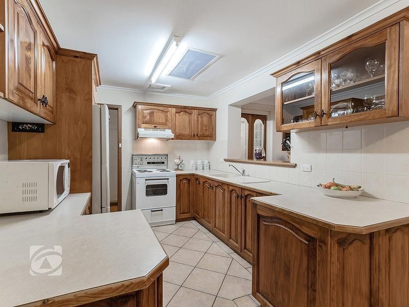 11 Tarana Road, Hope Valley SA 5090