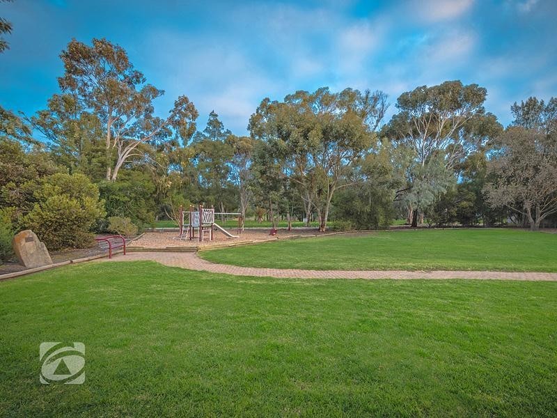 11 Tarana Road, Hope Valley SA 5090