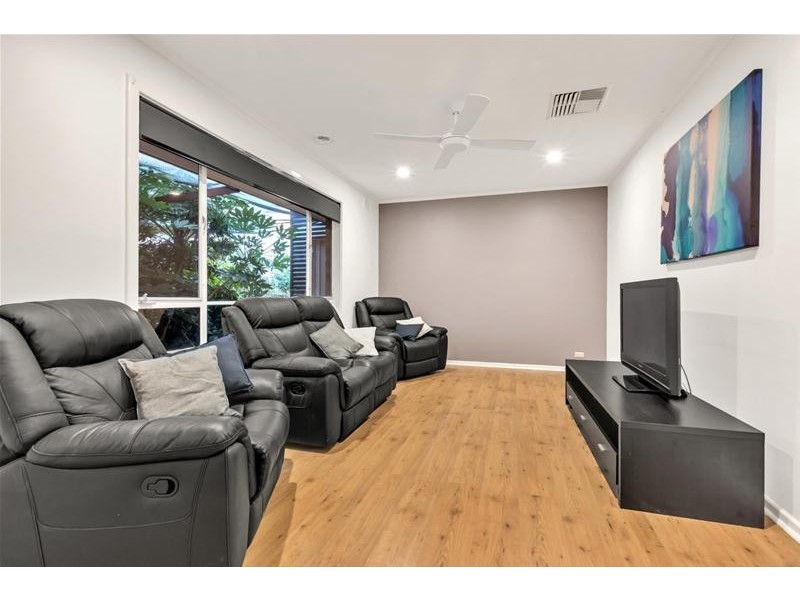 18 Cremin Street, Fairview Park SA 5126