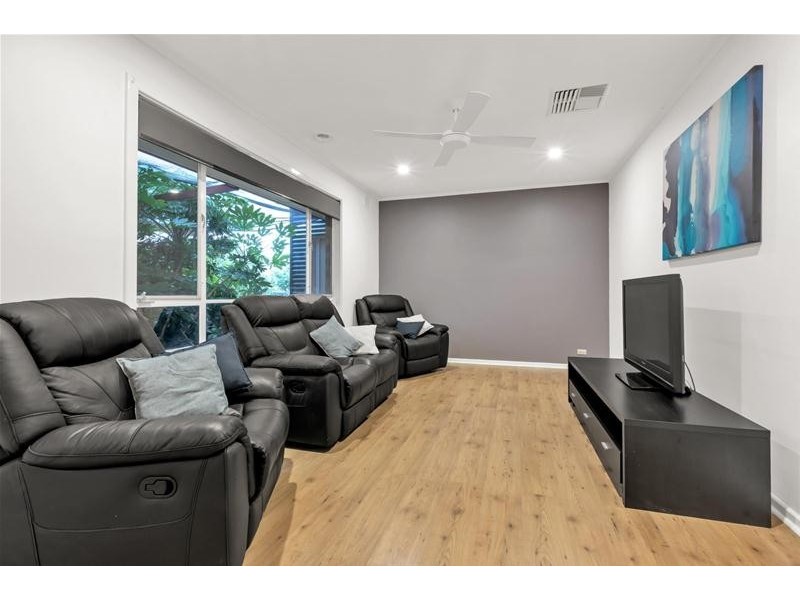 18 Cremin Street, Fairview Park SA 5126