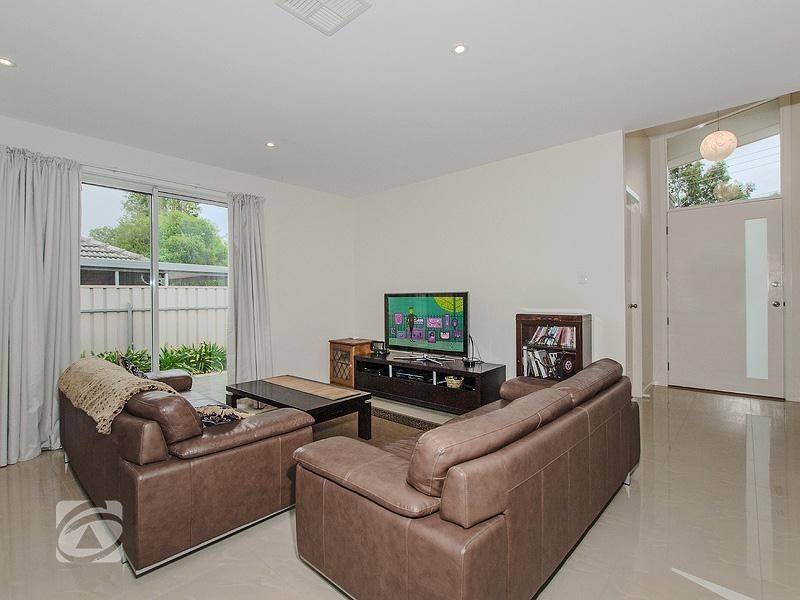 31 Carnarvon Avenue, Redwood Park SA 5097