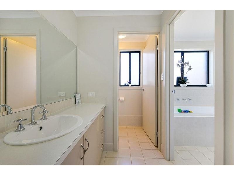 10 Coonawarra Avenue, Andrews Farm SA 5114