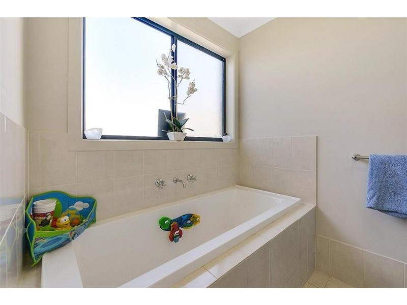 10 Coonawarra Avenue, Andrews Farm SA 5114