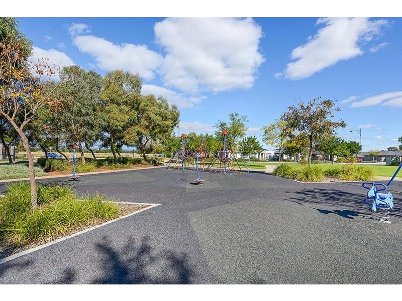 10 Coonawarra Avenue, Andrews Farm SA 5114