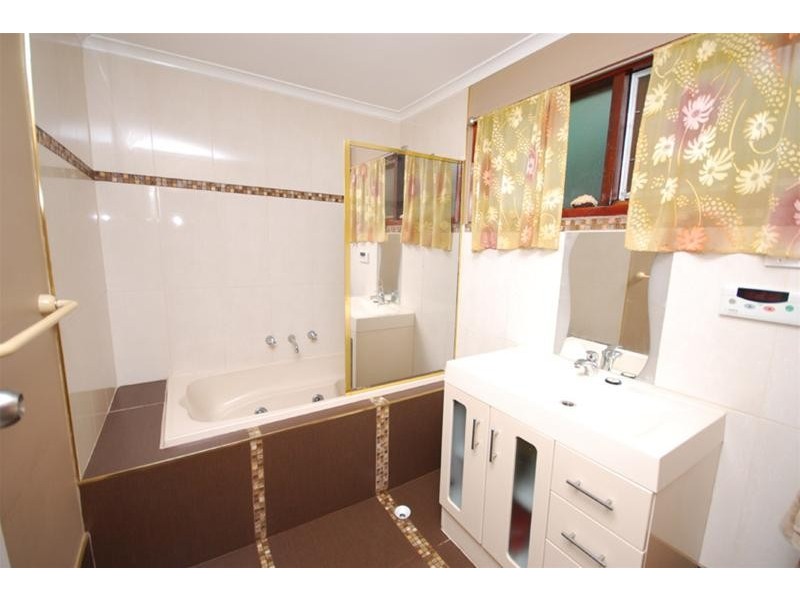 33 Murrell Road, Para Hills SA 5096