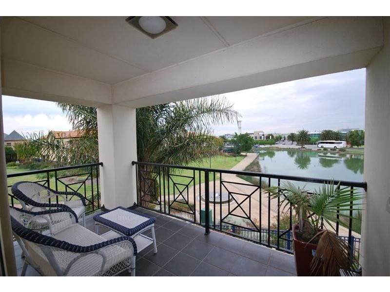 2 McKinlay Court, Mawson Lakes SA 5095