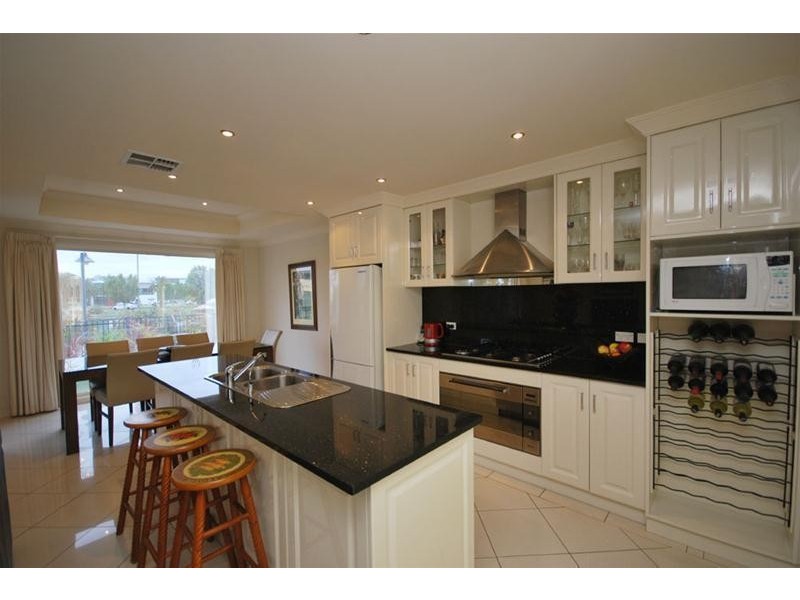 2 McKinlay Court, Mawson Lakes SA 5095