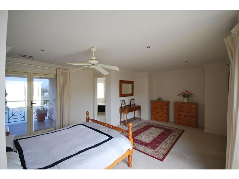 2 McKinlay Court, Mawson Lakes SA 5095