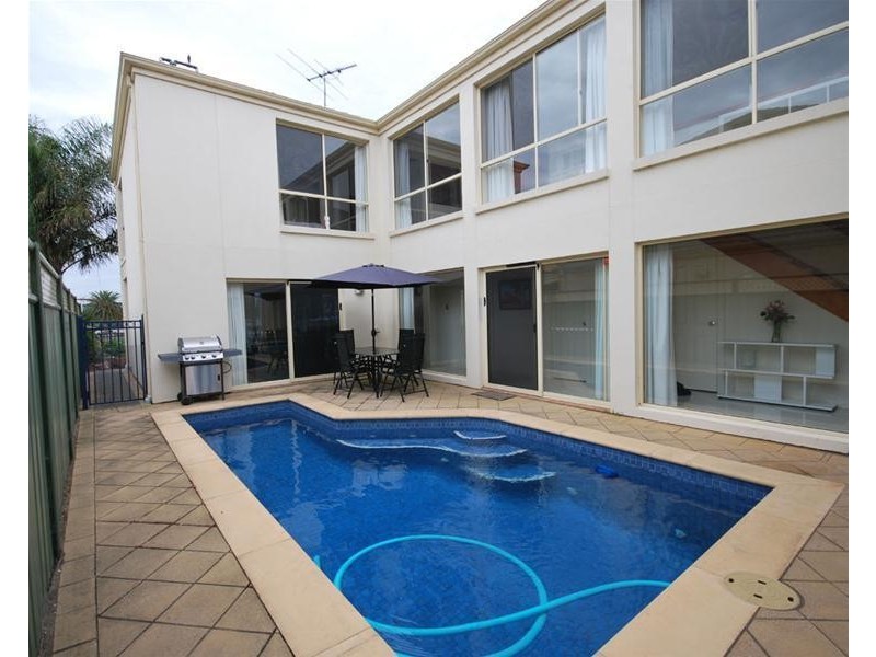 2 McKinlay Court, Mawson Lakes SA 5095