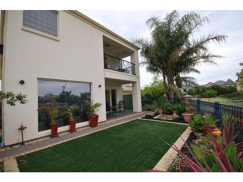 2 McKinlay Court, Mawson Lakes SA 5095