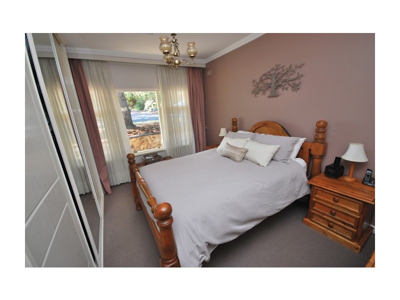 8 Derwent Crescent, Banksia Park SA 5091