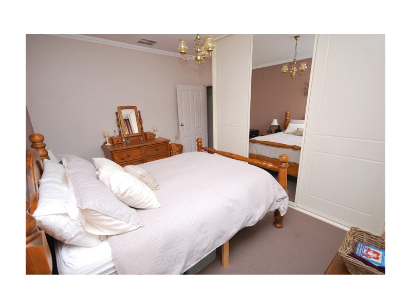 8 Derwent Crescent, Banksia Park SA 5091