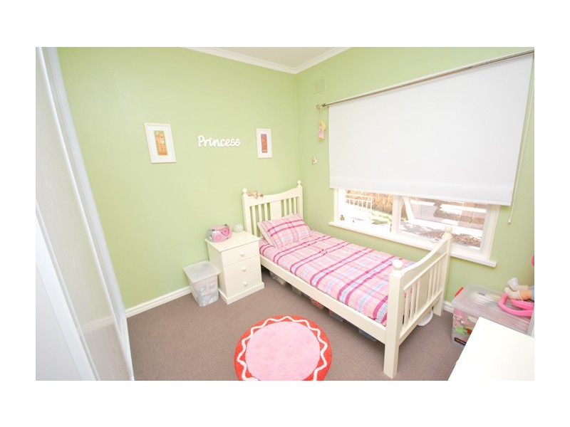 8 Derwent Crescent, Banksia Park SA 5091