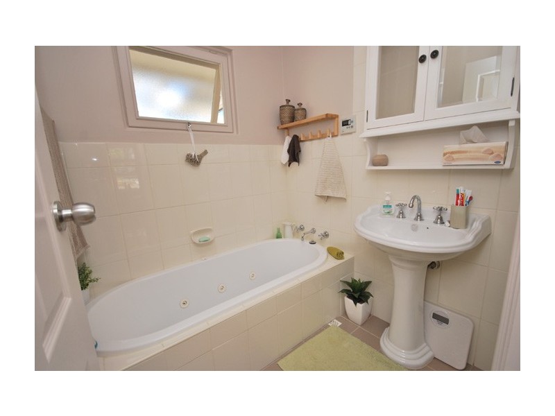 8 Derwent Crescent, Banksia Park SA 5091