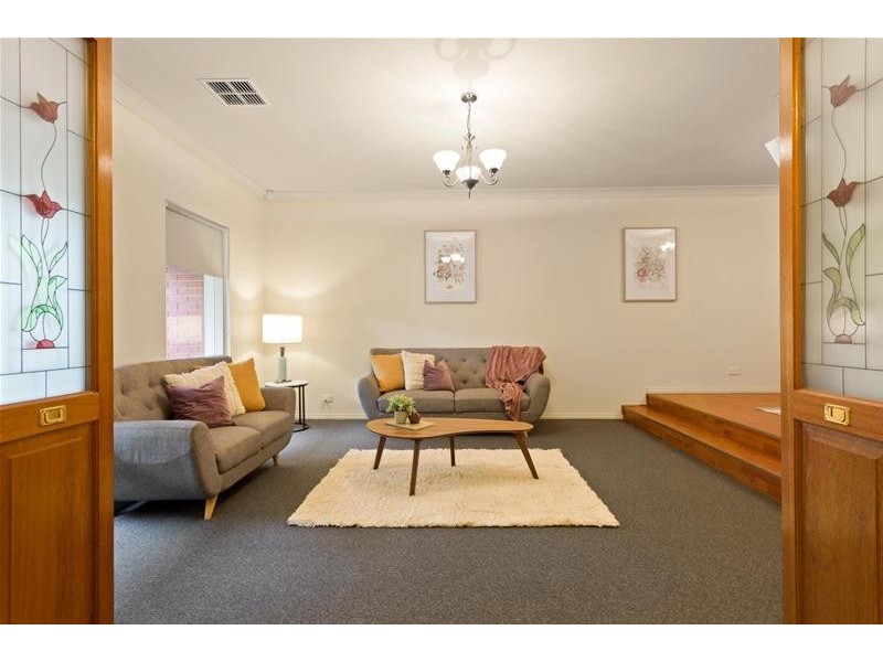 8 Whitehead Crossing, Greenwith SA 5125