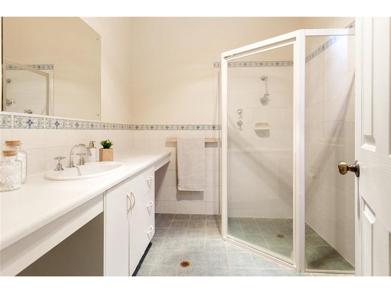 8 Whitehead Crossing, Greenwith SA 5125