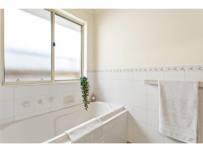 8 Whitehead Crossing, Greenwith SA 5125