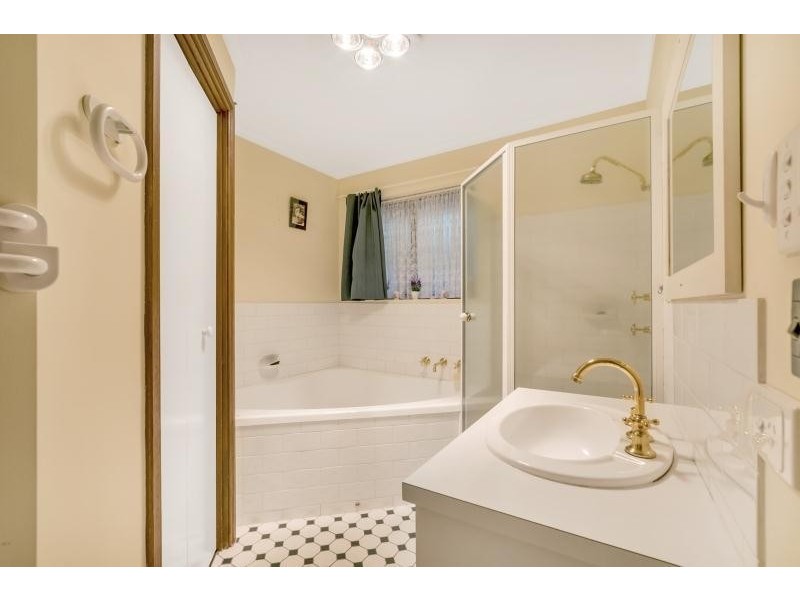 10 Lagavulin Court, Greenwith SA 5125