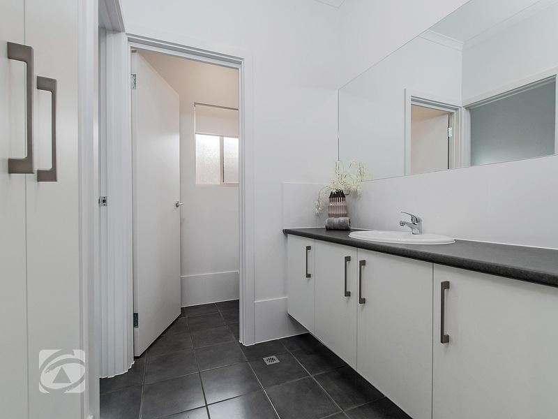 1 Pauls Drive, Valley View SA 5093