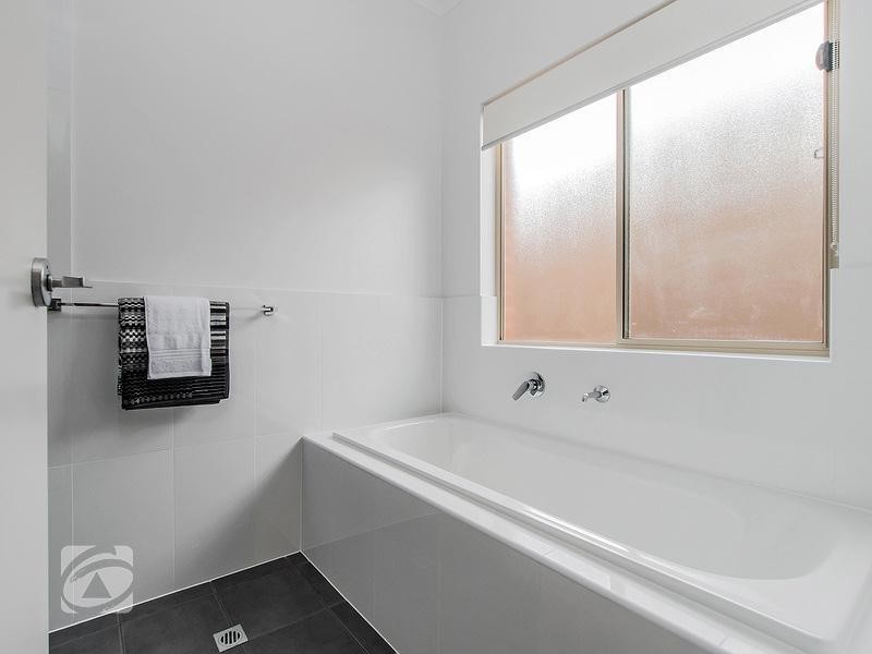 1 Pauls Drive, Valley View SA 5093