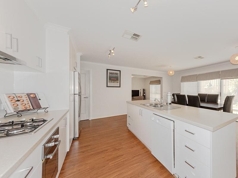 8a Lincoln Drive, Redwood Park SA 5097