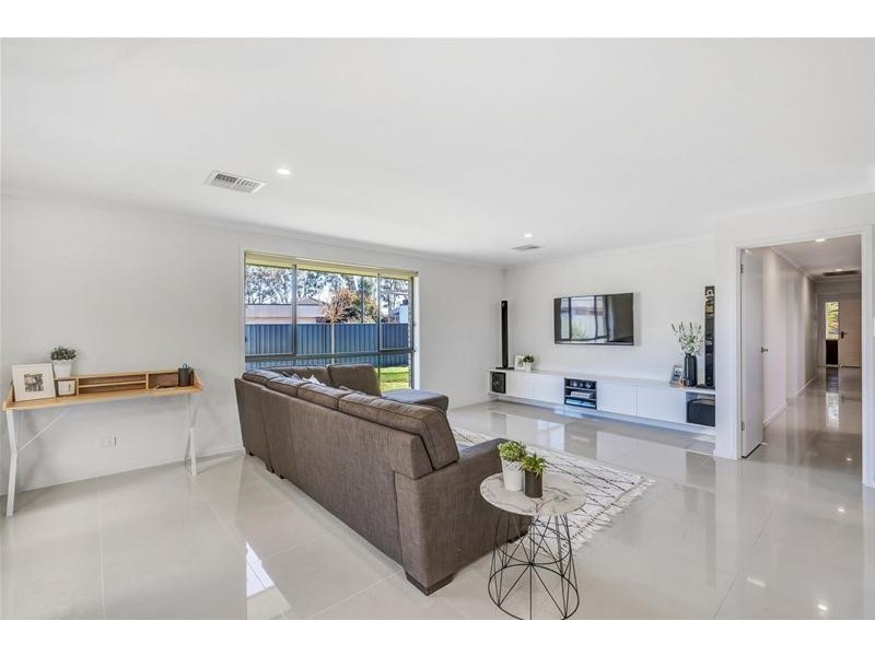 4 West Parkway, Andrews Farm SA 5114