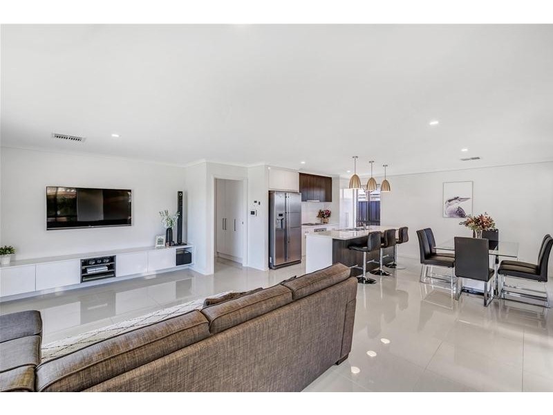 4 West Parkway, Andrews Farm SA 5114