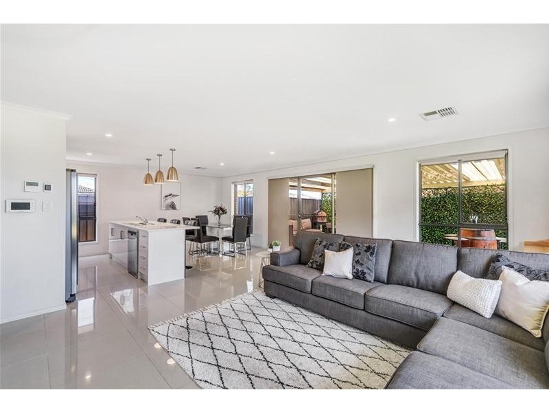 4 West Parkway, Andrews Farm SA 5114