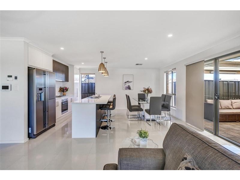 4 West Parkway, Andrews Farm SA 5114