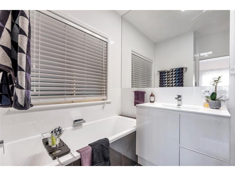 4A Blue Wren Circuit, Mawson Lakes SA 5095