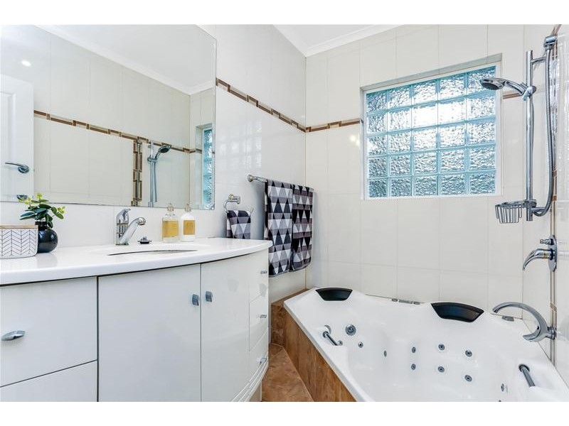 42 Topaz Crescent, Salisbury East SA 5109