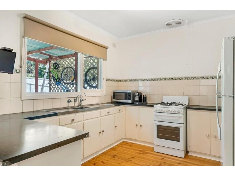 12 Flinders Drive, Valley View SA 5093